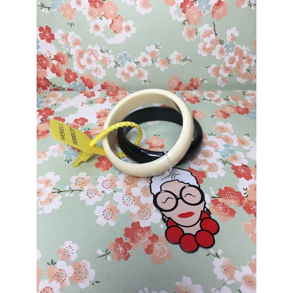Iris Meets Inc. Incstyle two (2) lightweight black and white solid bangles New